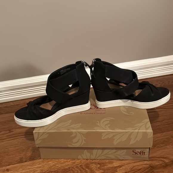 Softt black suede platform sandals - Picture 7 of 8